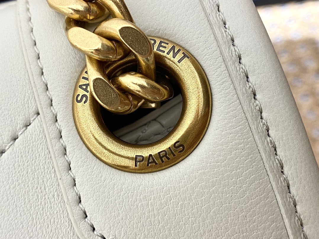 Saint laurent Ysl 𝑵𝒊𝒌𝒊 𝑳𝒂𝒎𝒃 28CM 小羊皮邮差包 498894/奶白色