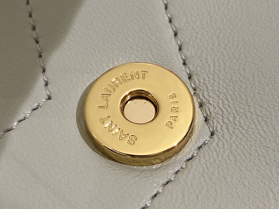 Saint laurent Ysl 𝑵𝒊𝒌𝒊 𝑳𝒂𝒎𝒃 28CM 小羊皮邮差包 498894/奶白色