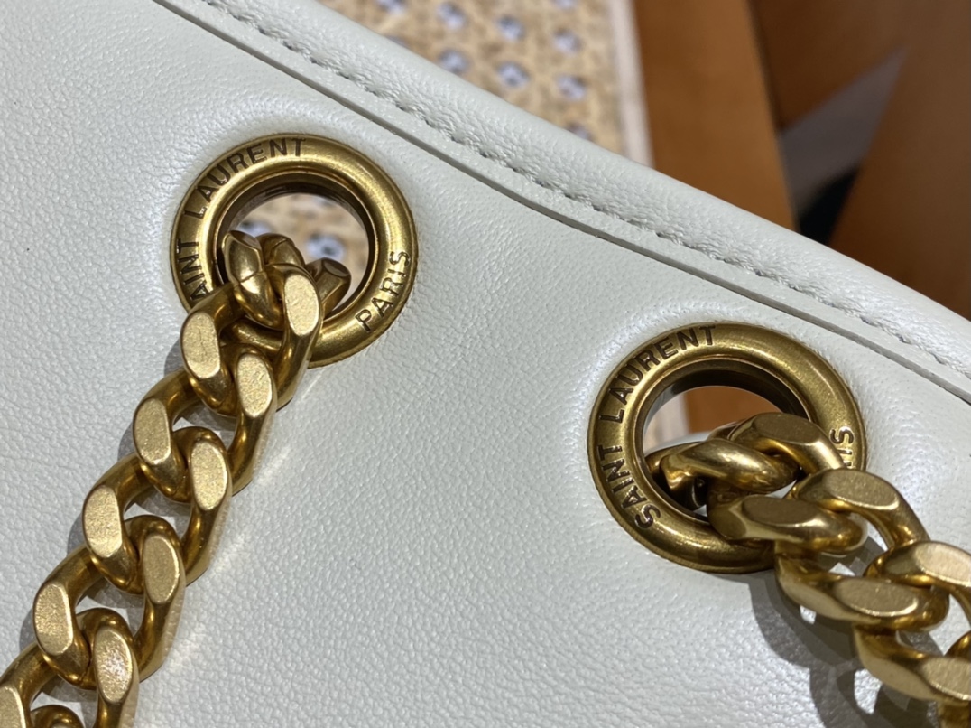 Saint laurent Ysl 𝑵𝒊𝒌𝒊 𝑳𝒂𝒎𝒃 28CM 小羊皮邮差包 498894/奶白色