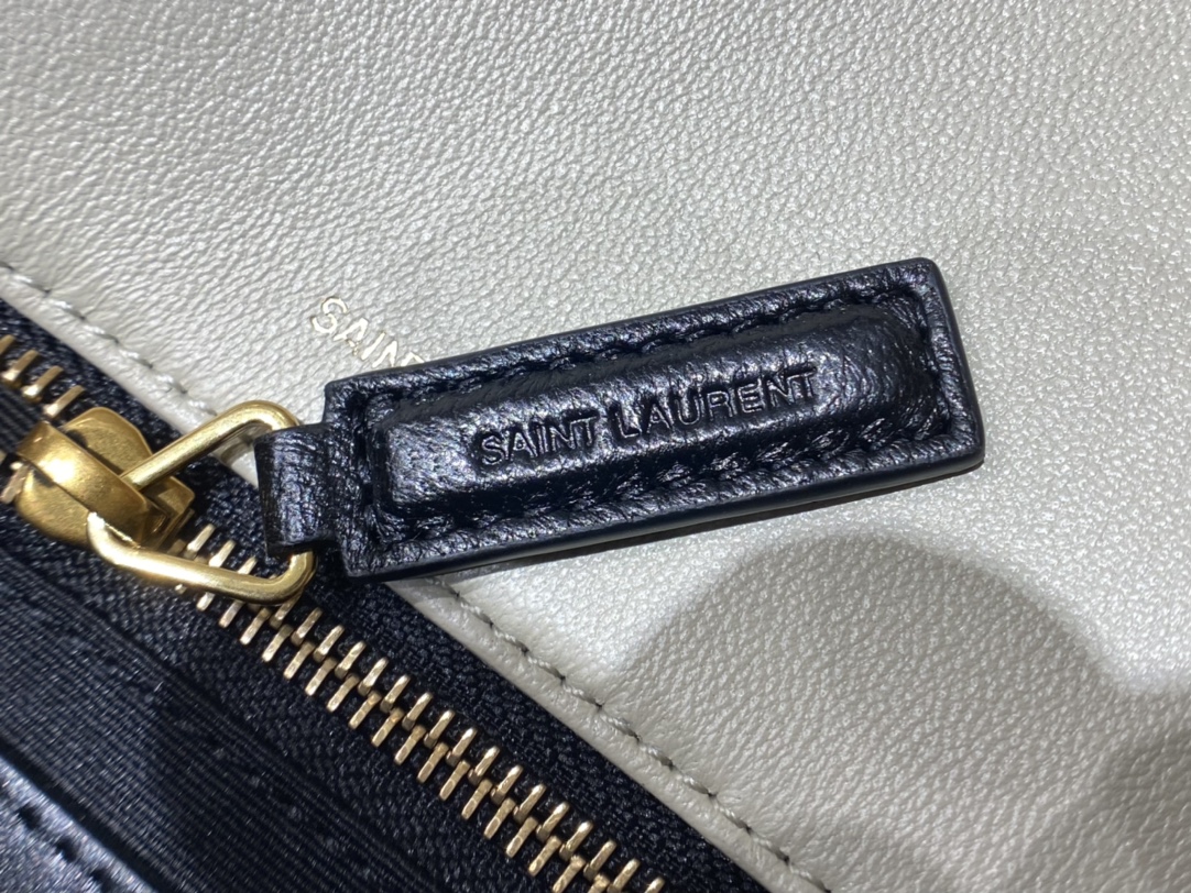Saint laurent Ysl 𝑵𝒊𝒌𝒊 𝑳𝒂𝒎𝒃 28CM 小羊皮邮差包 498894/奶白色