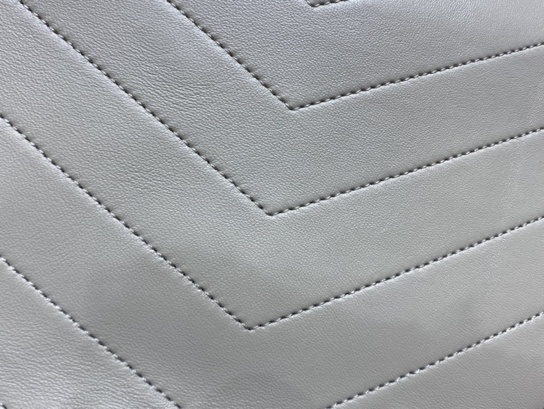 Saint laurent Ysl 𝑵𝒊𝒌𝒊 𝑳𝒂𝒎𝒃 28CM 小羊皮邮差包 498894/奶白色