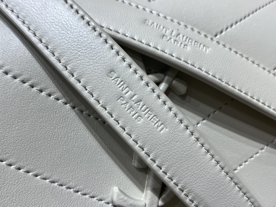 Saint laurent Ysl 𝑵𝒊𝒌𝒊 𝑳𝒂𝒎𝒃 28CM 小羊皮邮差包 498894/奶白色