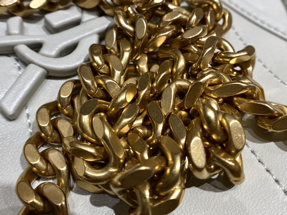 Saint laurent Ysl 𝑵𝒊𝒌𝒊 𝑳𝒂𝒎𝒃 28CM 小羊皮邮差包 498894/奶白色