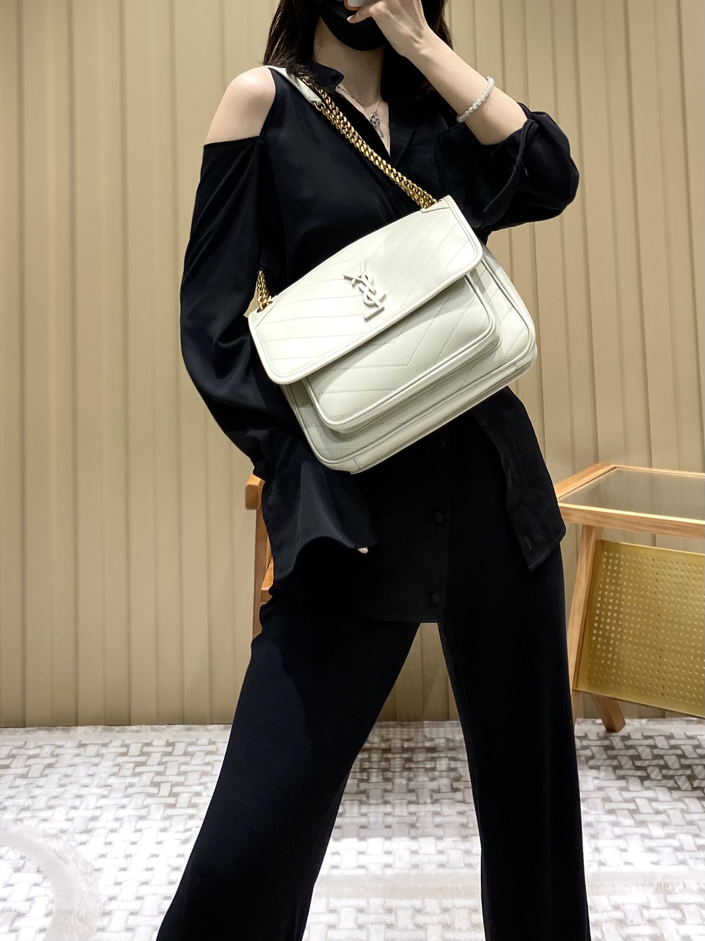 Saint laurent Ysl 𝑵𝒊𝒌𝒊 𝑳𝒂𝒎𝒃 28CM 小羊皮邮差包 498894/奶白色