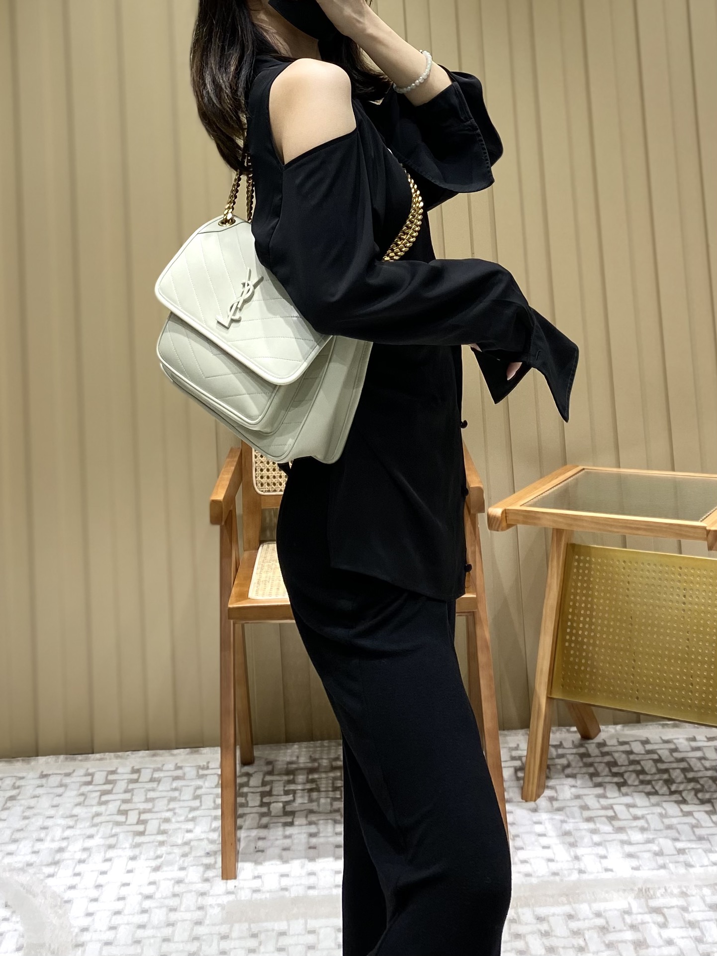 Saint laurent Ysl 𝑵𝒊𝒌𝒊 𝑳𝒂𝒎𝒃 28CM 小羊皮邮差包 498894/奶白色