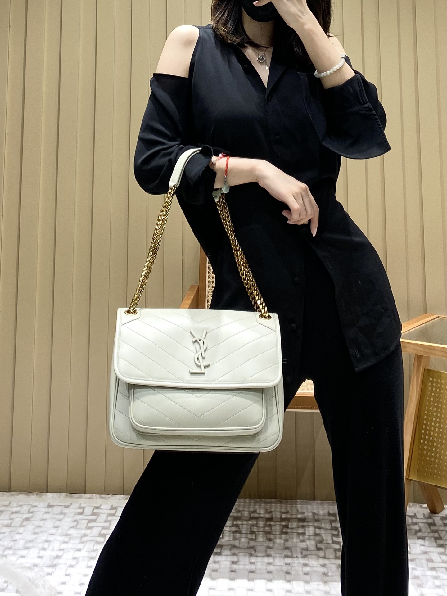 Saint laurent Ysl 𝑵𝒊𝒌𝒊 𝑳𝒂𝒎𝒃 28CM 小羊皮邮差包 498894/奶白色