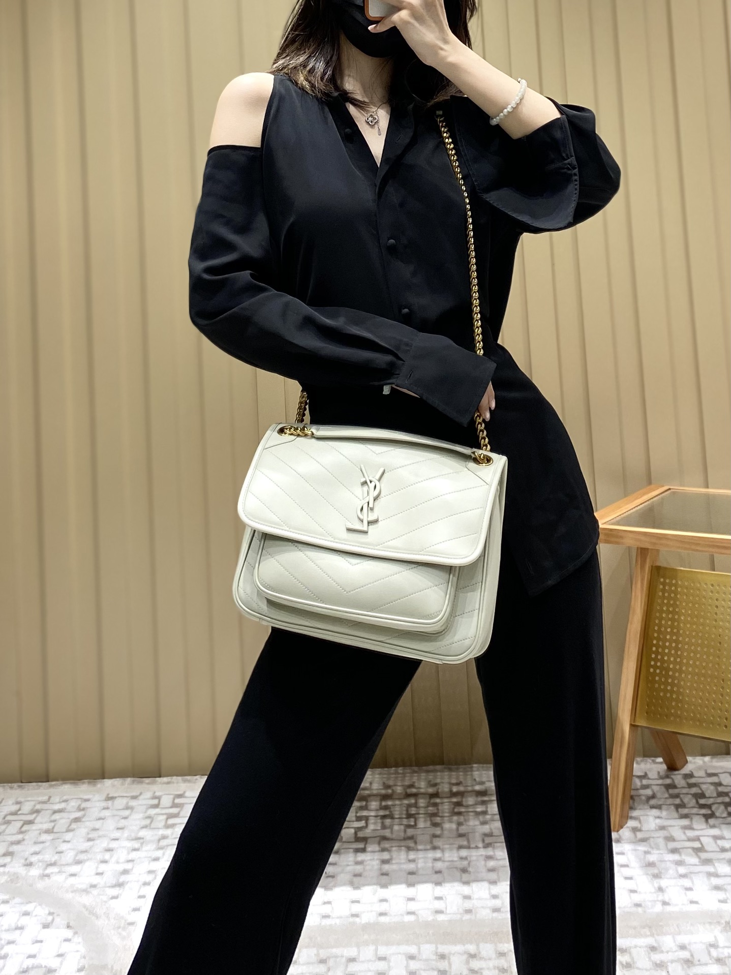 Saint laurent Ysl 𝑵𝒊𝒌𝒊 𝑳𝒂𝒎𝒃 28CM 小羊皮邮差包 498894/奶白色