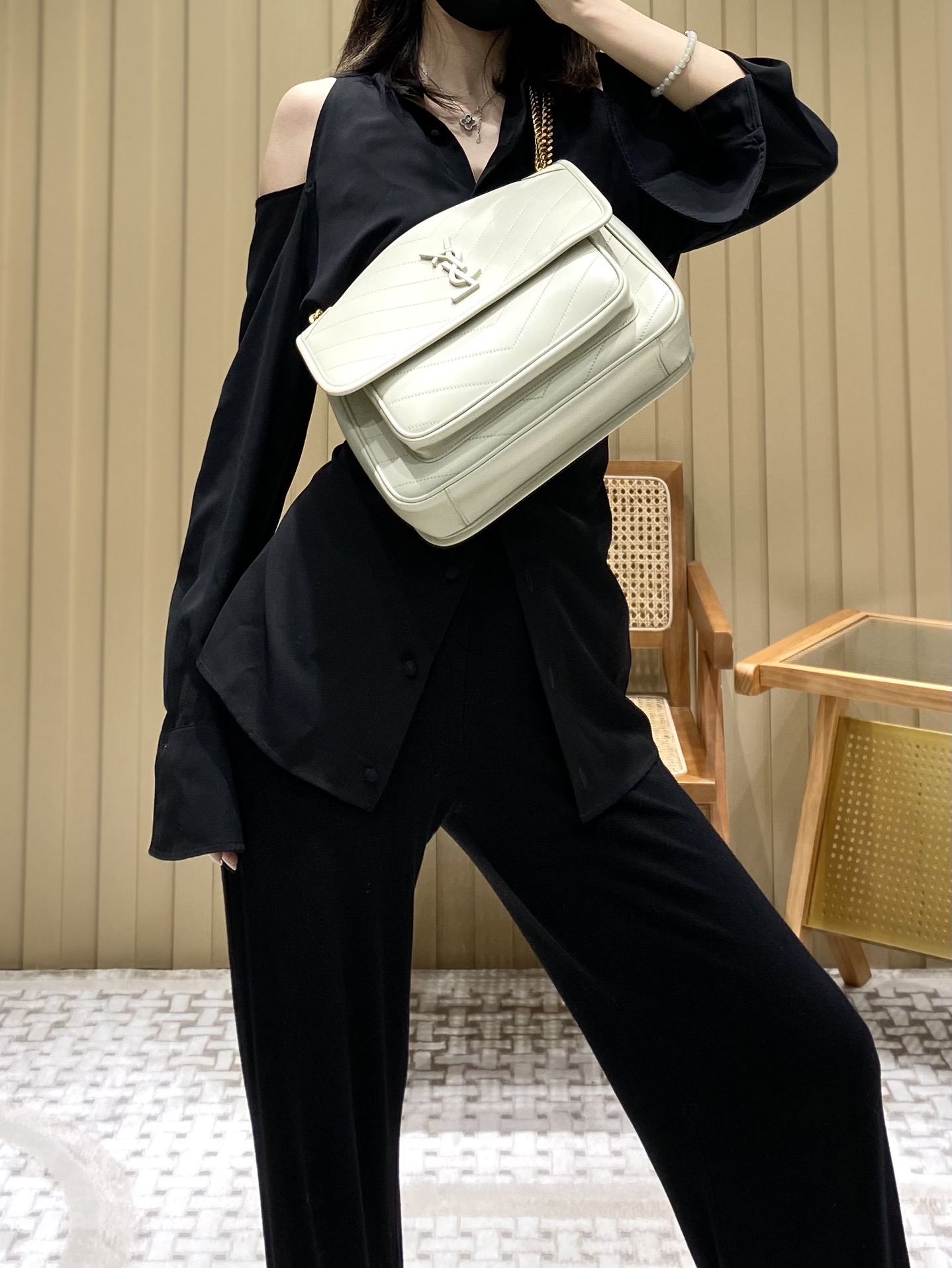 Saint laurent Ysl 𝑵𝒊𝒌𝒊 𝑳𝒂𝒎𝒃 28CM 小羊皮邮差包 498894/奶白色