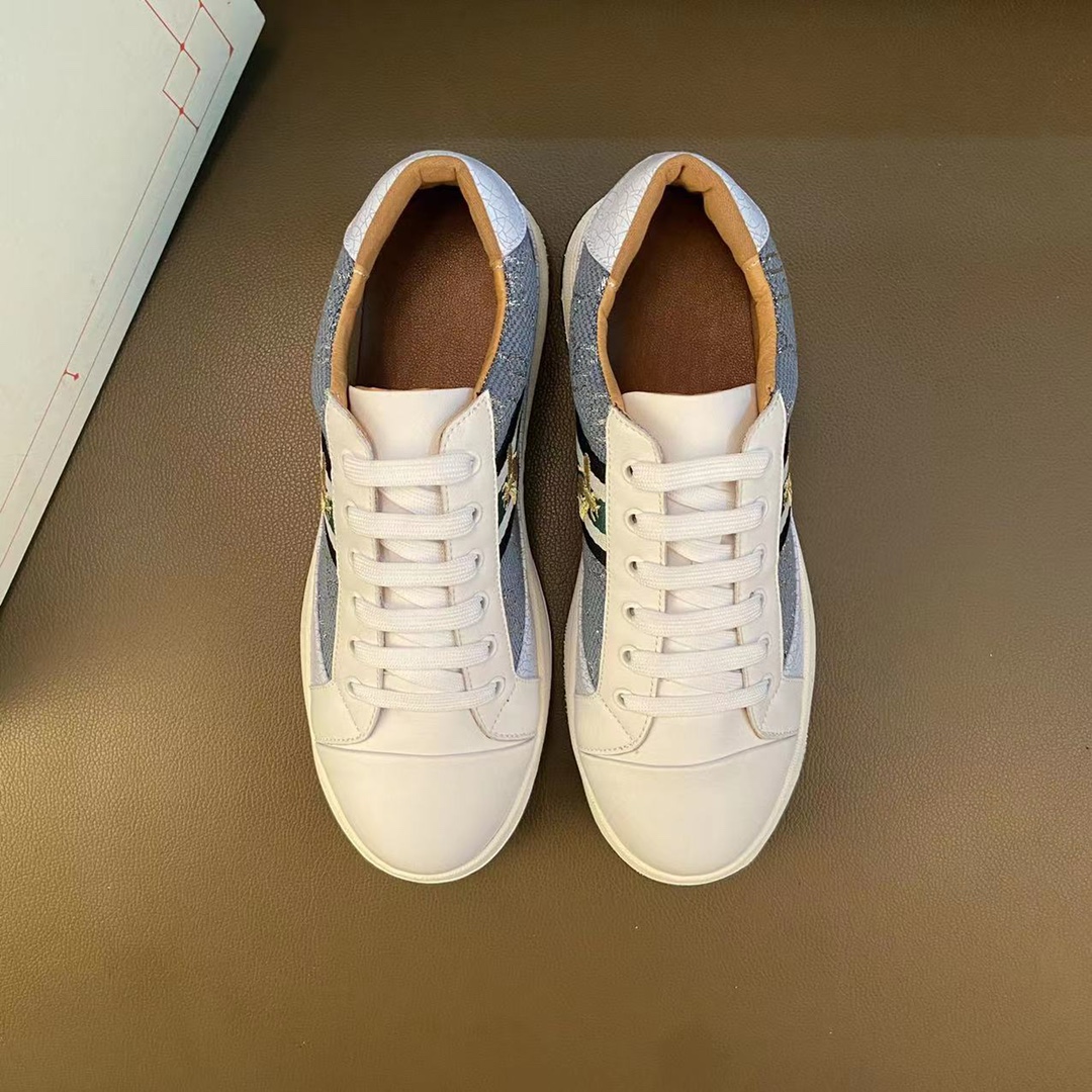 I0  高品质😍 欧美大师设计简洁高档大气，专柜品质值得信赖，面料进口顶级牛皮 。😍 羊皮内里🐑 做工精细，专柜原版大底，上脚舒适百搭，潮男乐福专属定制，小 麦昆 Alexander McQueen  适合司机户外行车🚗 休闲鞋系列之首 男鞋