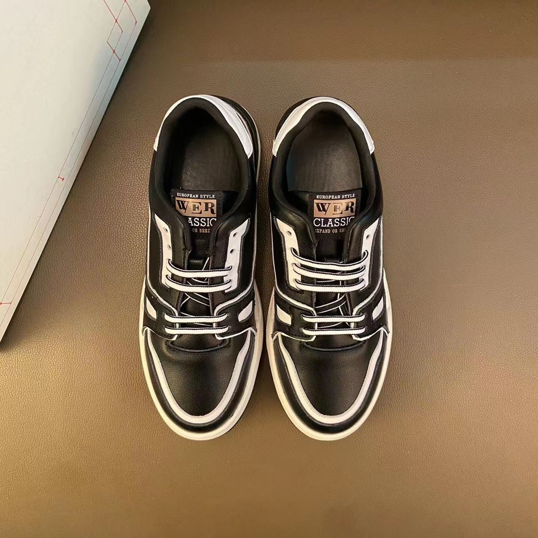 I0  高品质😍 欧美大师设计简洁高档大气，专柜品质值得信赖，面料进口顶级牛皮 。😍 羊皮内里🐑 做工精细，专柜原版大底，上脚舒适百搭，潮男乐福专属定制，小 麦昆 Alexander McQueen  适合司机户外行车🚗 休闲鞋系列之首 男鞋