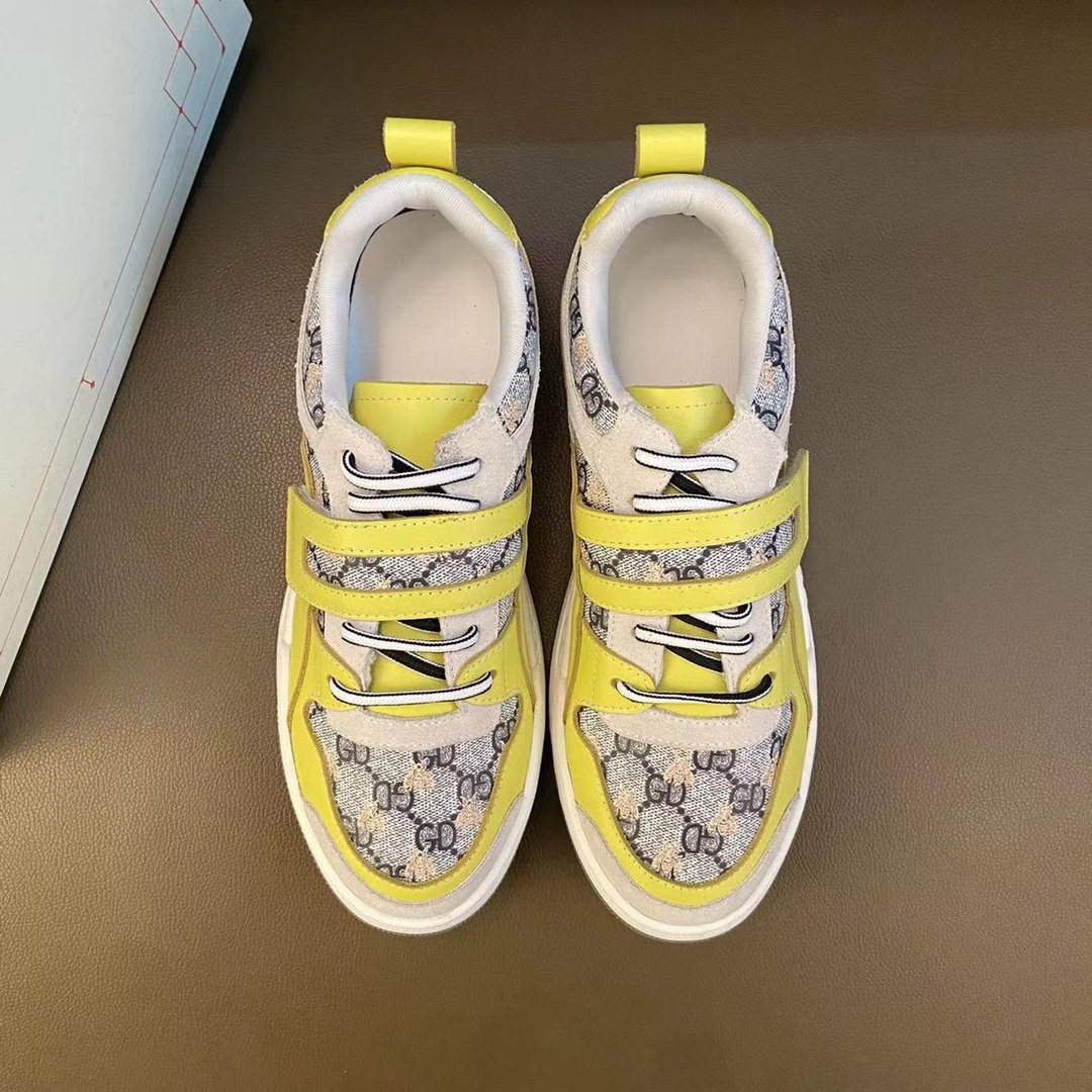 I0  高品质😍 欧美大师设计简洁高档大气，专柜品质值得信赖，面料进口顶级牛皮 。😍 羊皮内里🐑 做工精细，专柜原版大底，上脚舒适百搭，潮男乐福专属定制，小 麦昆 Alexander McQueen  适合司机户外行车🚗 休闲鞋系列之首 男鞋