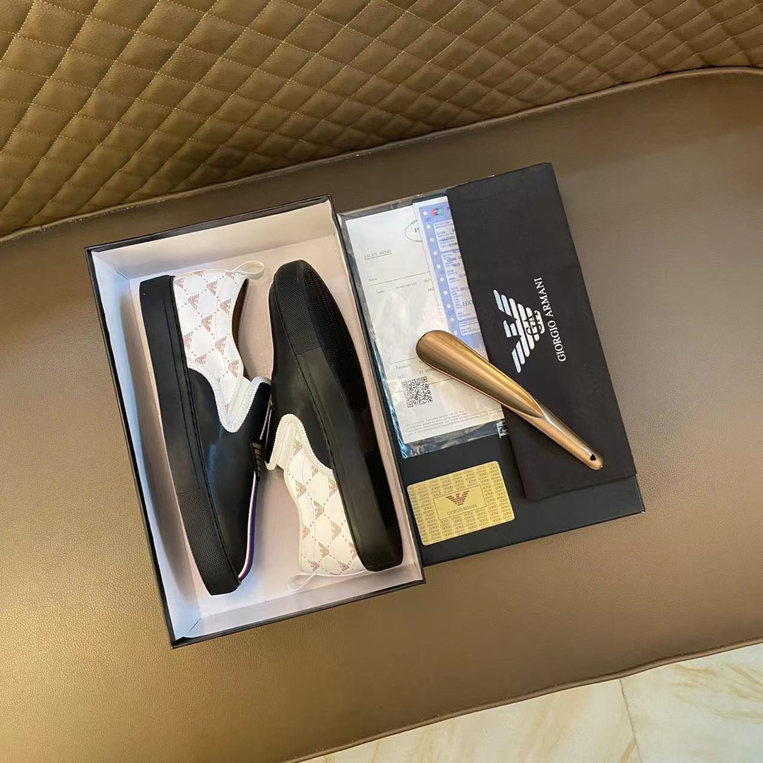 I0  高品质😍 欧美大师设计简洁高档大气，专柜品质值得信赖，面料进口顶级牛皮 。😍 羊皮内里🐑 做工精细，专柜原版大底，上脚舒适百搭，潮男乐福专属定制，小 麦昆 Alexander McQueen  适合司机户外行车🚗 休闲鞋系列之首 男鞋