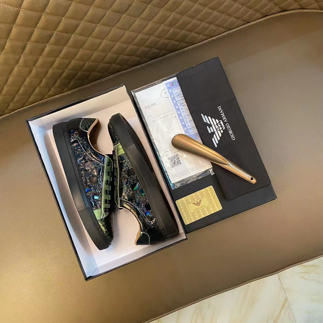 I0  高品质😍 欧美大师设计简洁高档大气，专柜品质值得信赖，面料进口顶级牛皮 。😍 羊皮内里🐑 做工精细，专柜原版大底，上脚舒适百搭，潮男乐福专属定制，小 麦昆 Alexander McQueen  适合司机户外行车🚗 休闲鞋系列之首 男鞋