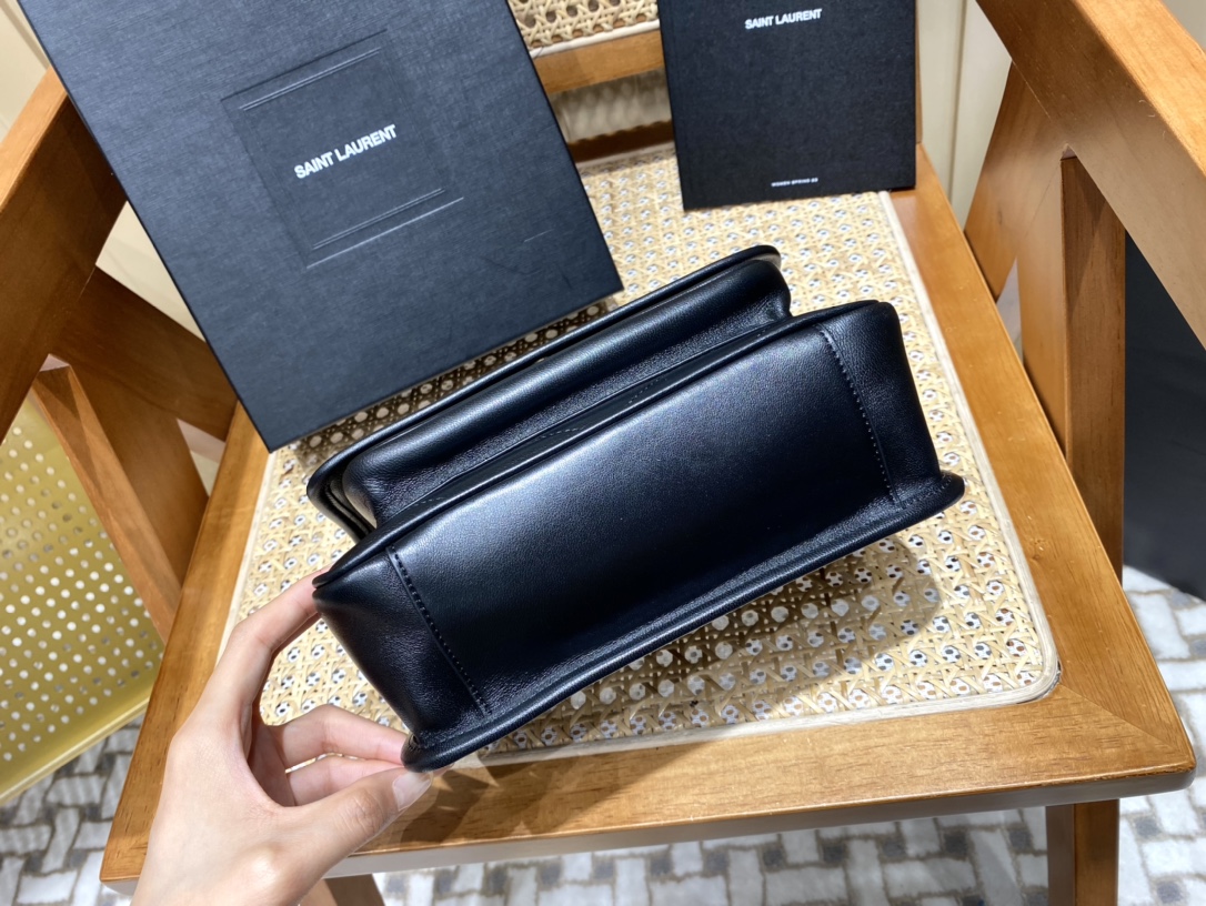 Saint laurent Ysl 𝑵𝒊𝒌𝒊 𝑳𝒂𝒎𝒃 22CM 小羊皮邮差包 533037/黑色
