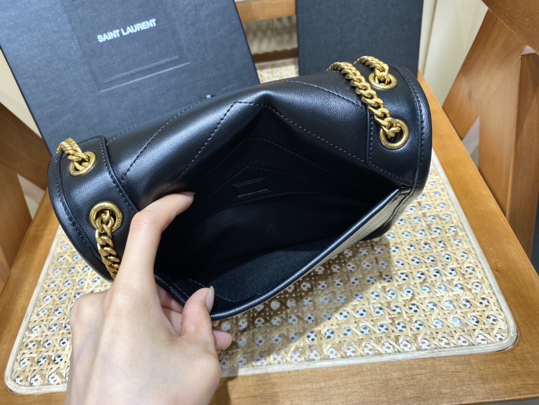 Saint laurent Ysl 𝑵𝒊𝒌𝒊 𝑳𝒂𝒎𝒃 22CM 小羊皮邮差包 533037/黑色