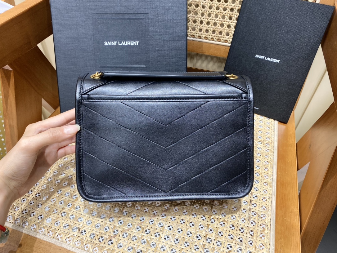 Saint laurent Ysl 𝑵𝒊𝒌𝒊 𝑳𝒂𝒎𝒃 22CM 小羊皮邮差包 533037/黑色