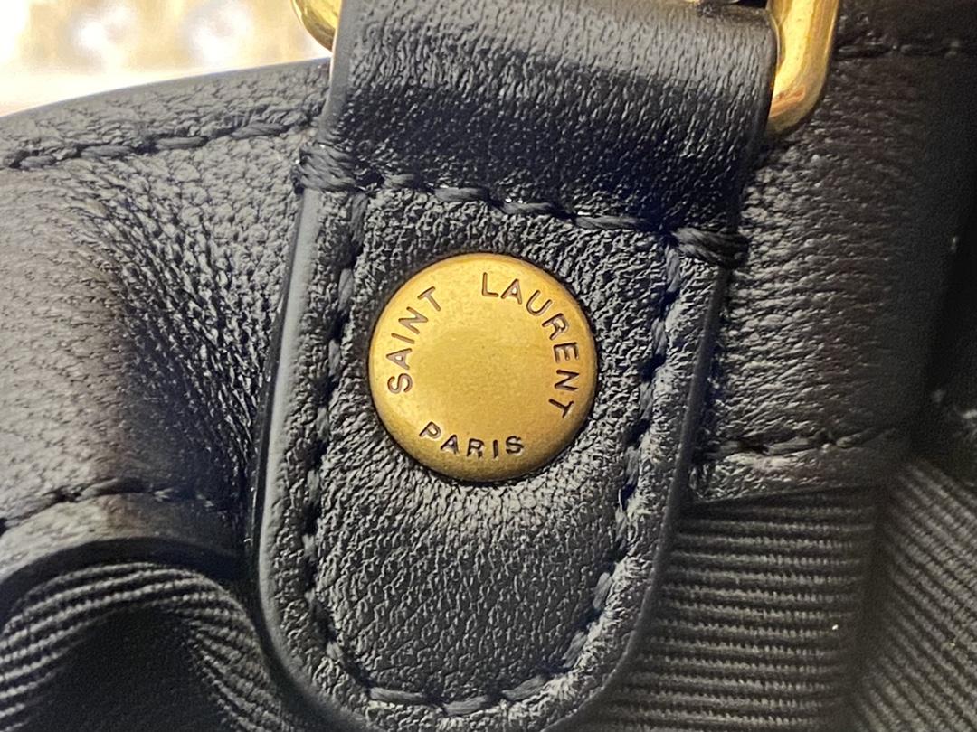 Saint laurent Ysl 𝑵𝒊𝒌𝒊 𝑳𝒂𝒎𝒃 22CM 小羊皮邮差包 533037/黑色