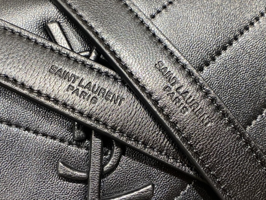 Saint laurent Ysl 𝑵𝒊𝒌𝒊 𝑳𝒂𝒎𝒃 22CM 小羊皮邮差包 533037/黑色