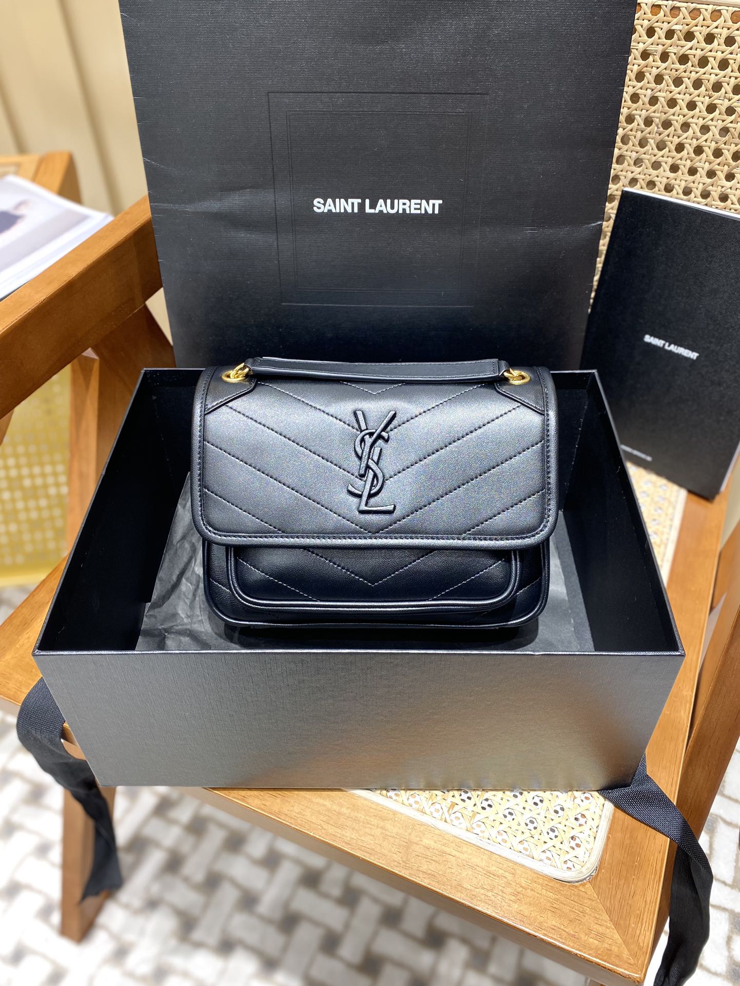 Saint laurent Ysl 𝑵𝒊𝒌𝒊 𝑳𝒂𝒎𝒃 22CM 小羊皮邮差包 533037/黑色