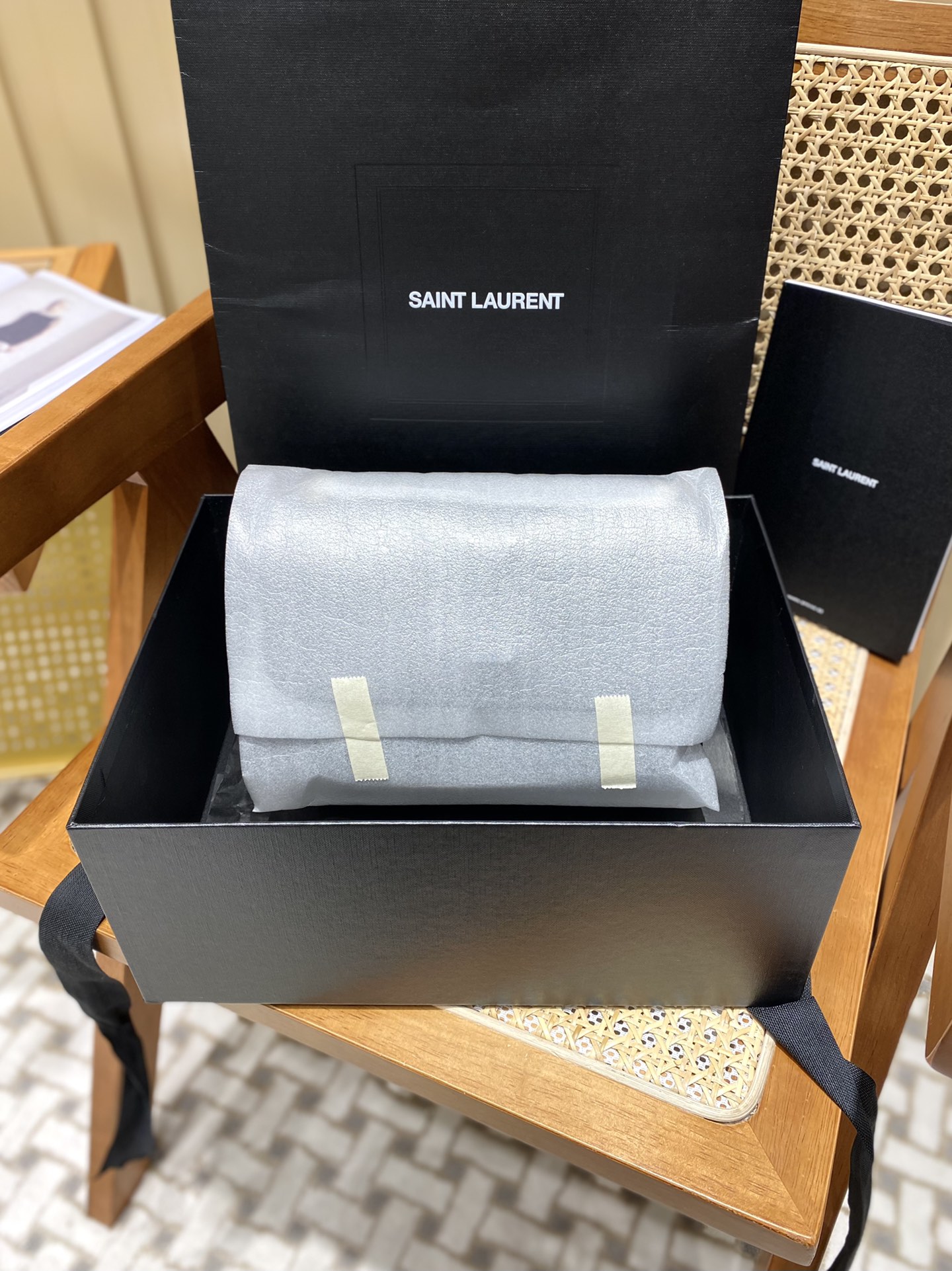 Saint laurent Ysl 𝑵𝒊𝒌𝒊 𝑳𝒂𝒎𝒃 22CM 小羊皮邮差包 533037/黑色