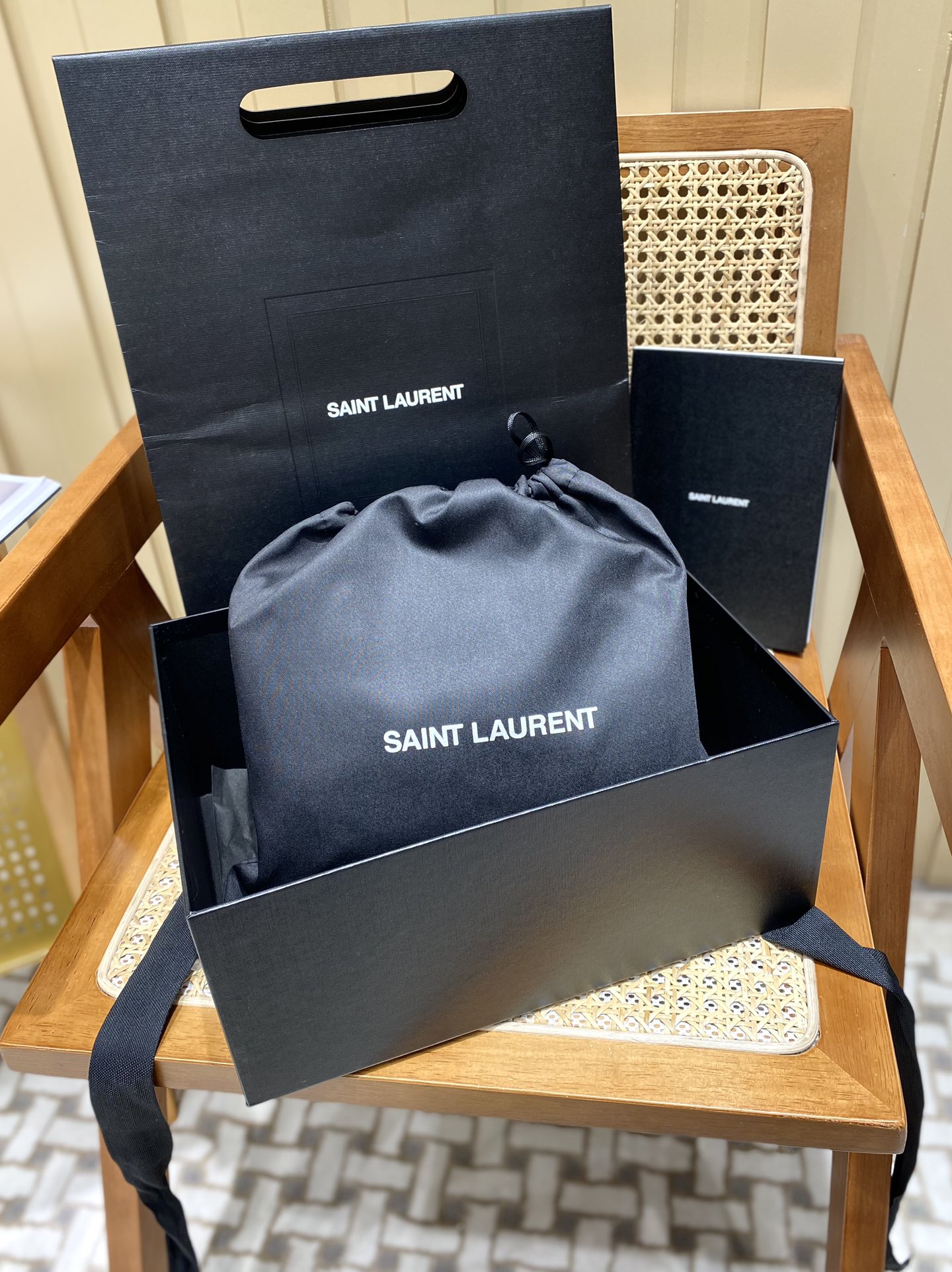 Saint laurent Ysl 𝑵𝒊𝒌𝒊 𝑳𝒂𝒎𝒃 22CM 小羊皮邮差包 533037/黑色