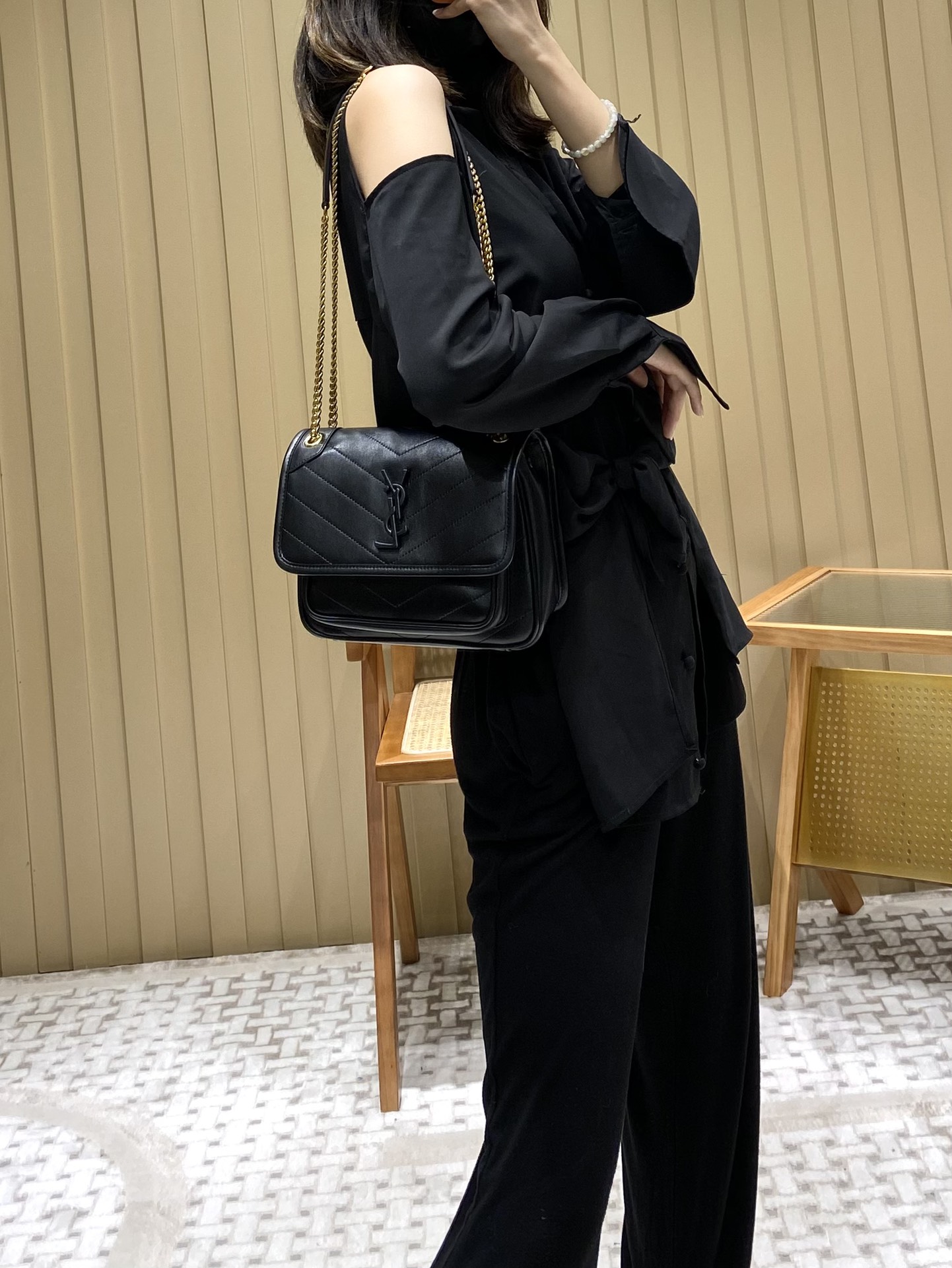 Saint laurent Ysl 𝑵𝒊𝒌𝒊 𝑳𝒂𝒎𝒃 22CM 小羊皮邮差包 533037/黑色
