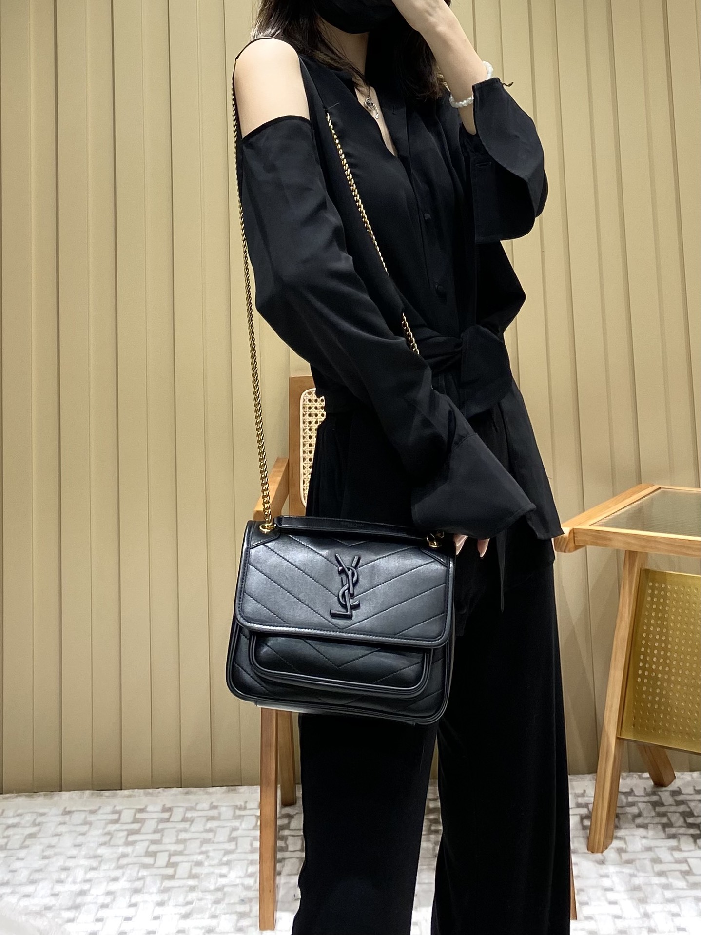 Saint laurent Ysl 𝑵𝒊𝒌𝒊 𝑳𝒂𝒎𝒃 22CM 小羊皮邮差包 533037/黑色
