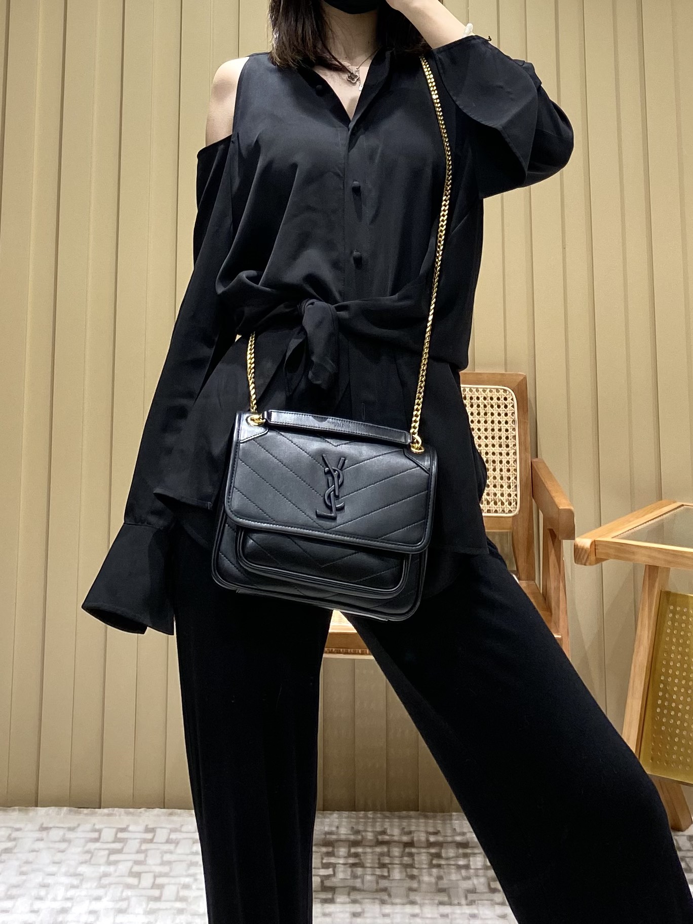 Saint laurent Ysl 𝑵𝒊𝒌𝒊 𝑳𝒂𝒎𝒃 22CM 小羊皮邮差包 533037/黑色