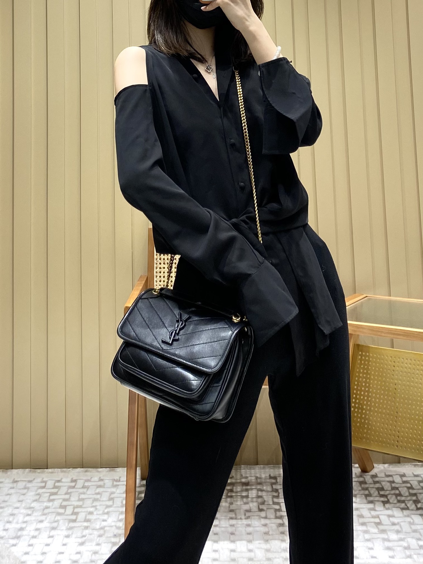 Saint laurent Ysl 𝑵𝒊𝒌𝒊 𝑳𝒂𝒎𝒃 22CM 小羊皮邮差包 533037/黑色