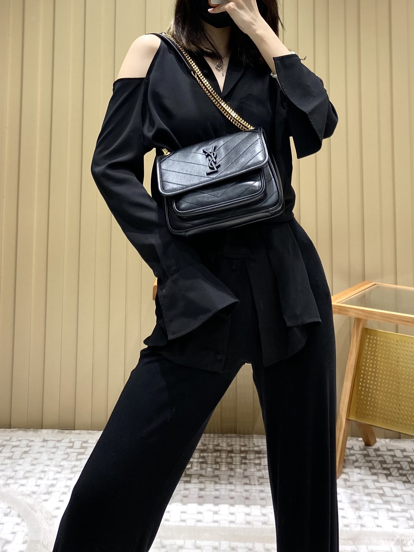 Saint laurent Ysl 𝑵𝒊𝒌𝒊 𝑳𝒂𝒎𝒃 22CM 小羊皮邮差包 533037/黑色