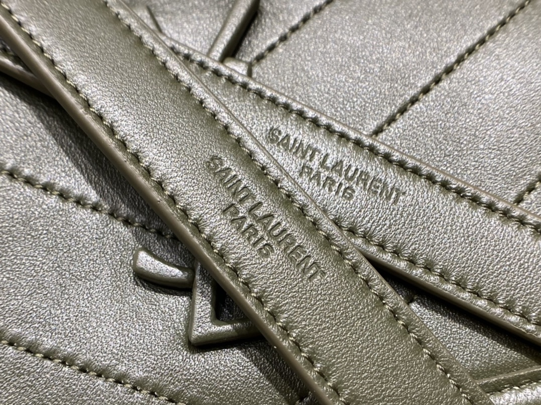 Saint laurent Ysl 𝑵𝒊𝒌𝒊 𝑳𝒂𝒎𝒃 22CM 小羊皮邮差包 533037/橄榄绿
