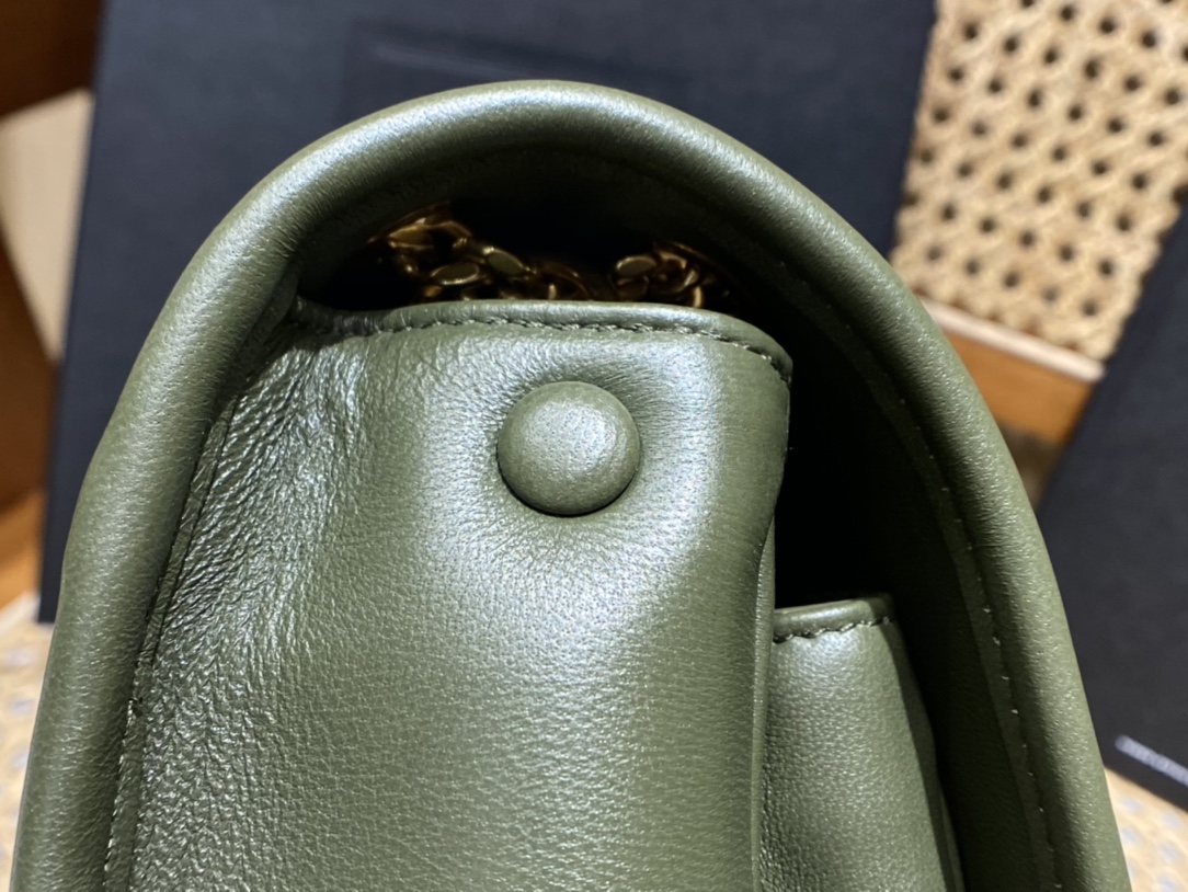 Saint laurent Ysl 𝑵𝒊𝒌𝒊 𝑳𝒂𝒎𝒃 22CM 小羊皮邮差包 533037/橄榄绿