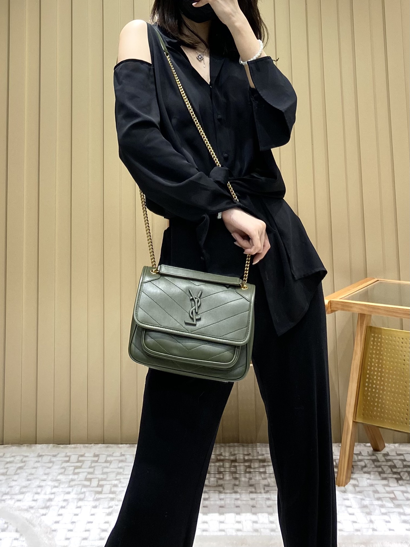 Saint laurent Ysl 𝑵𝒊𝒌𝒊 𝑳𝒂𝒎𝒃 22CM 小羊皮邮差包 533037/橄榄绿