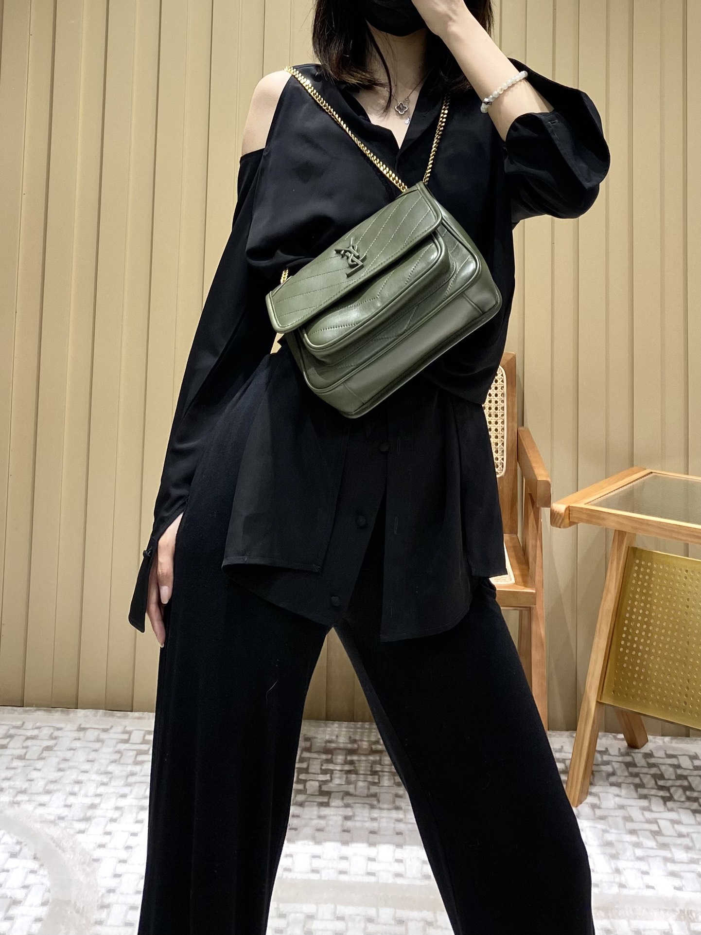 Saint laurent Ysl 𝑵𝒊𝒌𝒊 𝑳𝒂𝒎𝒃 22CM 小羊皮邮差包 533037/橄榄绿