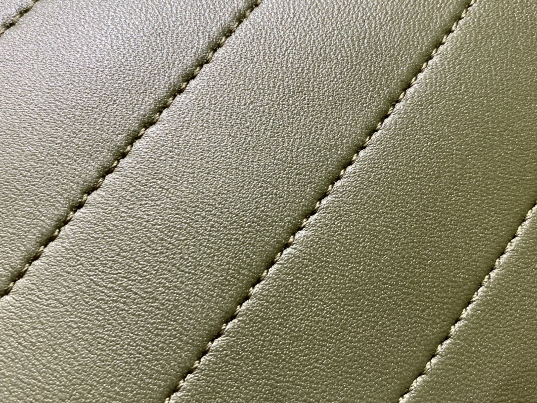 Saint laurent Ysl 𝑵𝒊𝒌𝒊 𝑳𝒂𝒎𝒃 28CM 小羊皮邮差包 498894/橄榄绿