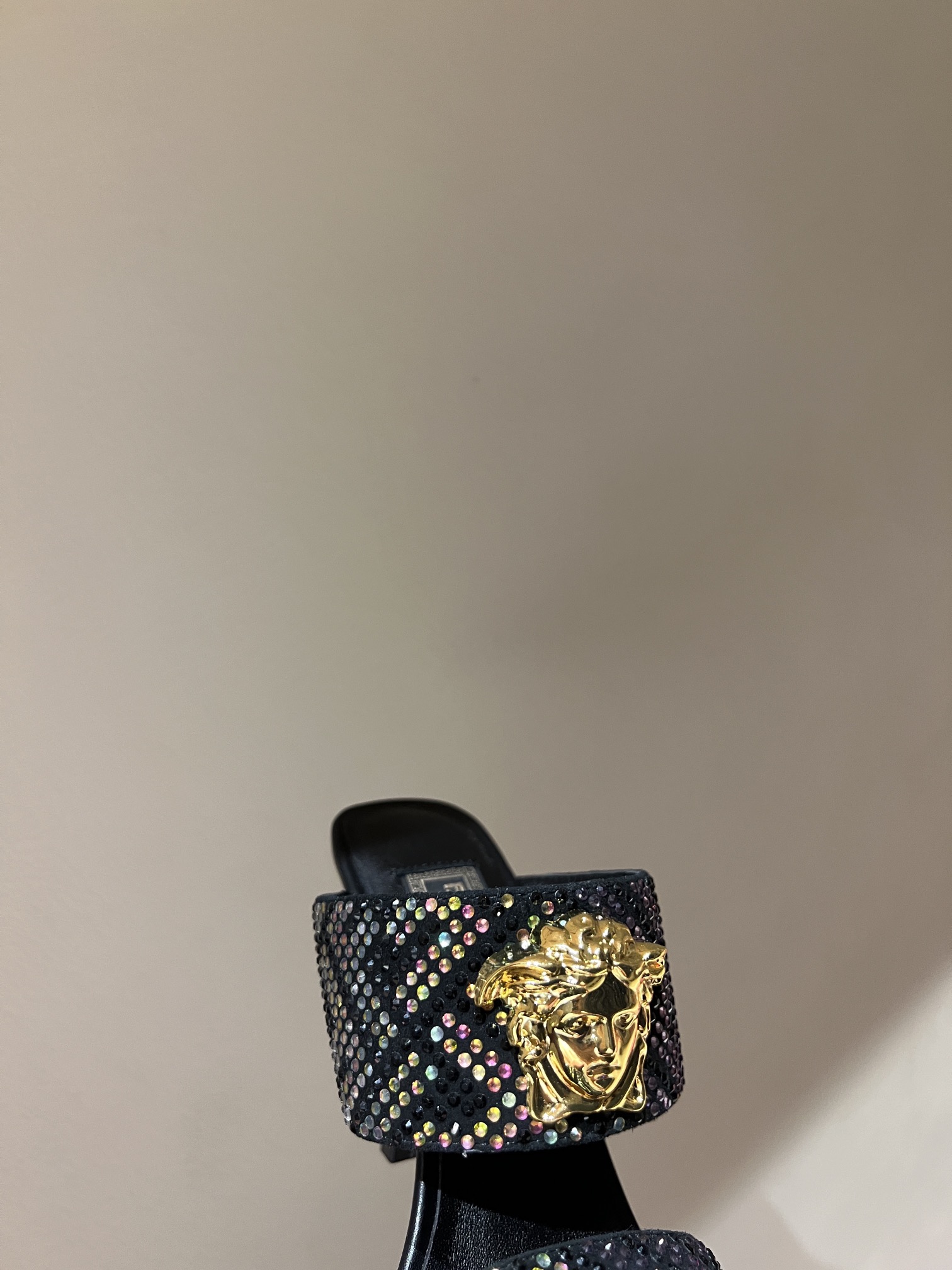 Fendi x Versace Collaboration: Fashion Week Highlights and Key Details - 图片 5