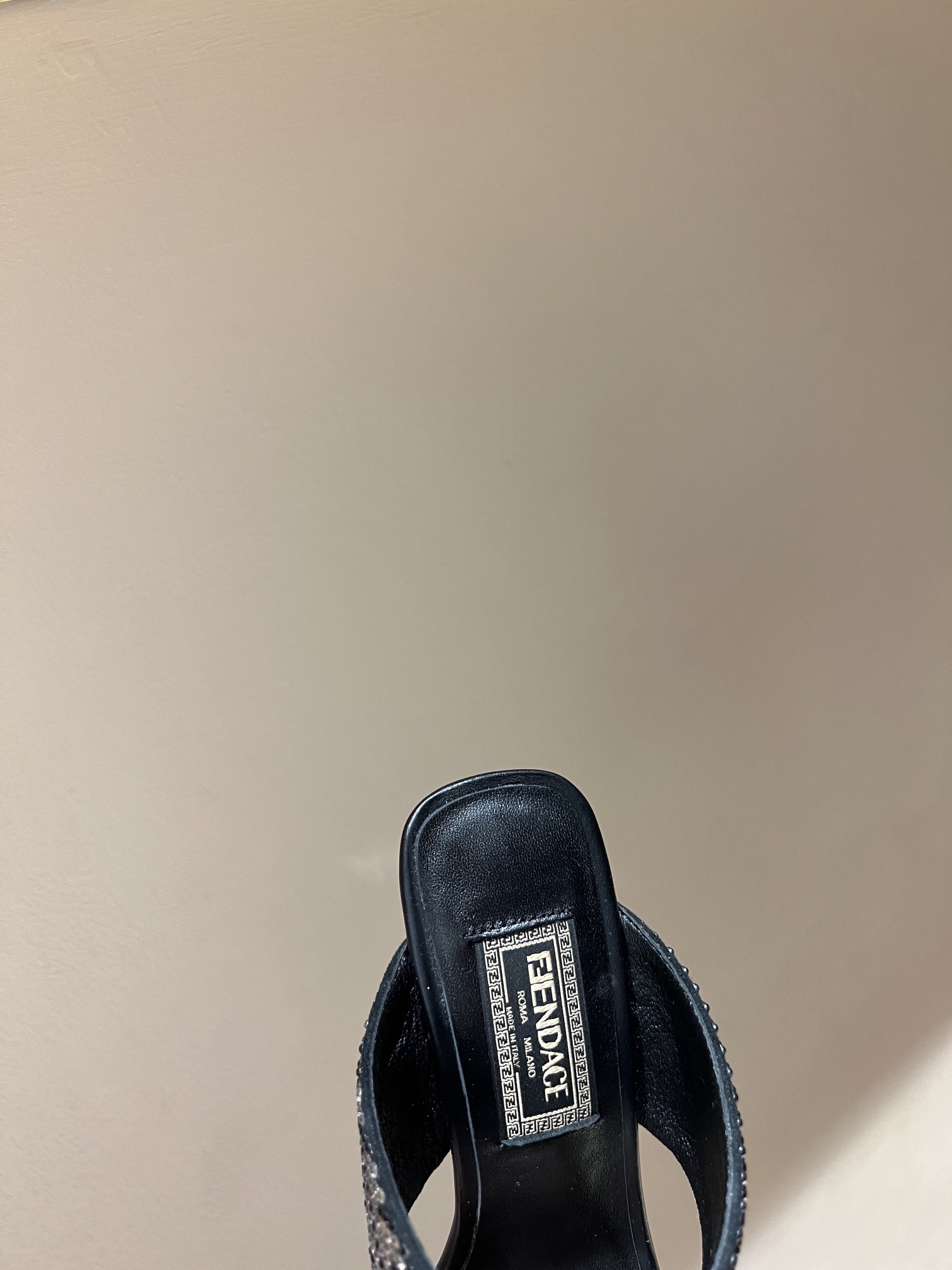 Fendi x Versace Collaboration: Fashion Week Highlights and Key Details - 图片 6