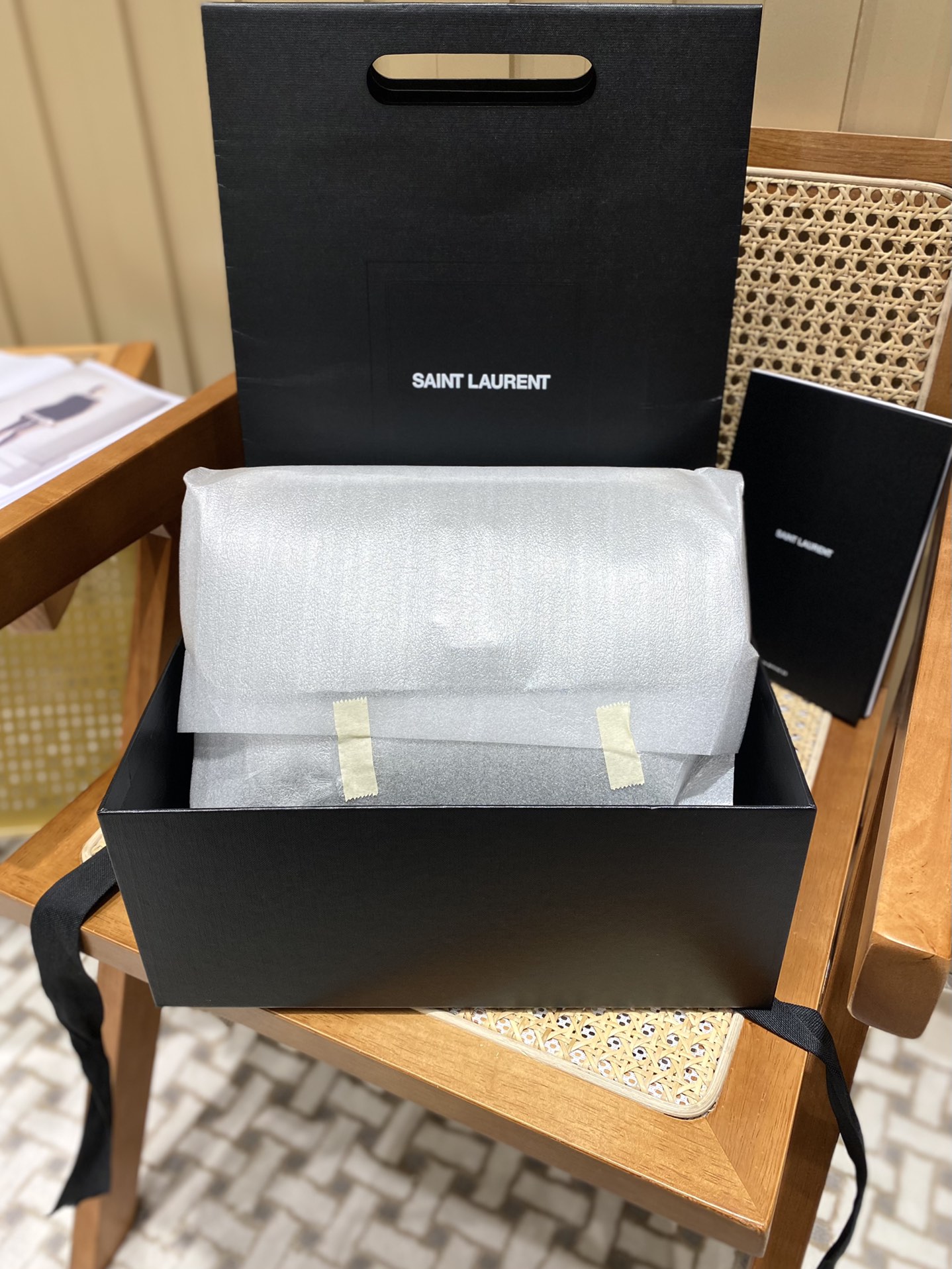 Saint laurent Ysl 𝑵𝒊𝒌𝒊 𝑳𝒂𝒎𝒃 28CM 小羊皮邮差包 498894/橄榄绿