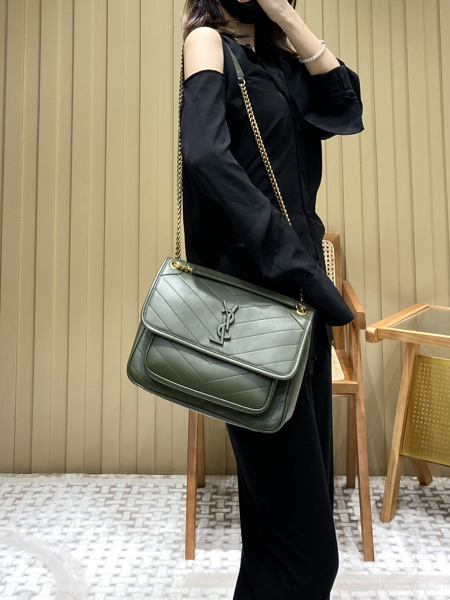 Saint laurent Ysl 𝑵𝒊𝒌𝒊 𝑳𝒂𝒎𝒃 28CM 小羊皮邮差包 498894/橄榄绿