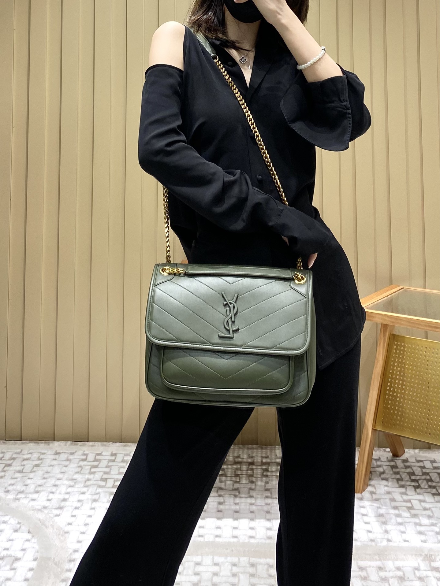 Saint laurent Ysl 𝑵𝒊𝒌𝒊 𝑳𝒂𝒎𝒃 28CM 小羊皮邮差包 498894/橄榄绿