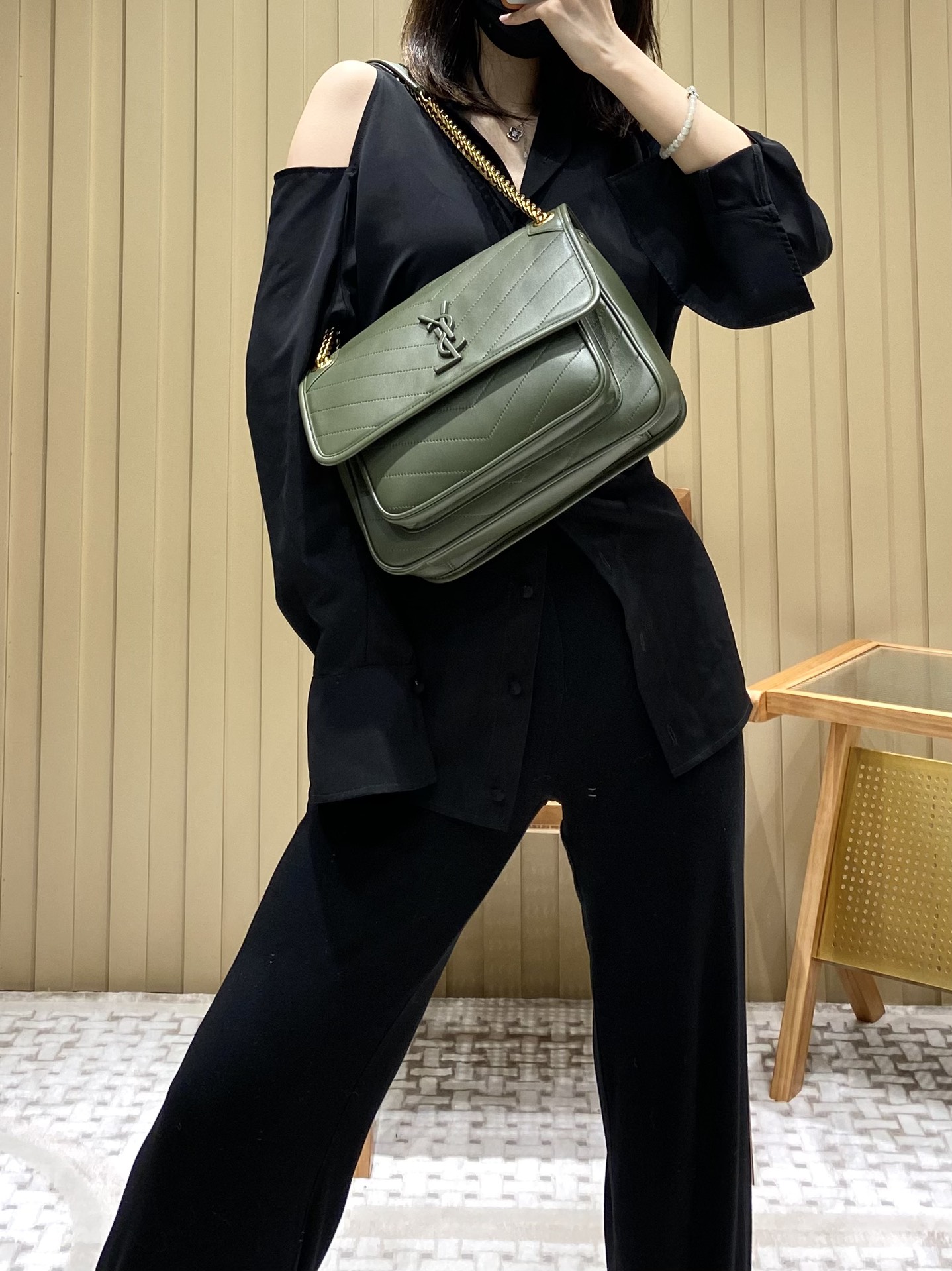 Saint laurent Ysl 𝑵𝒊𝒌𝒊 𝑳𝒂𝒎𝒃 28CM 小羊皮邮差包 498894/橄榄绿