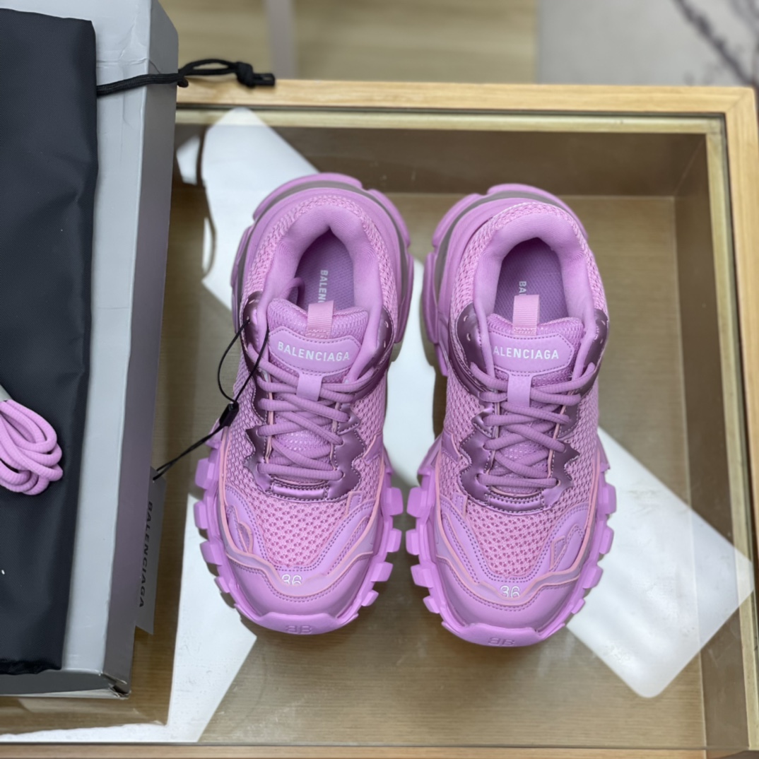 BALENCIAGA巴黎世家   巴黎22夏季新品TRACK.3  粉色/黑色/杏色网布运动鞋