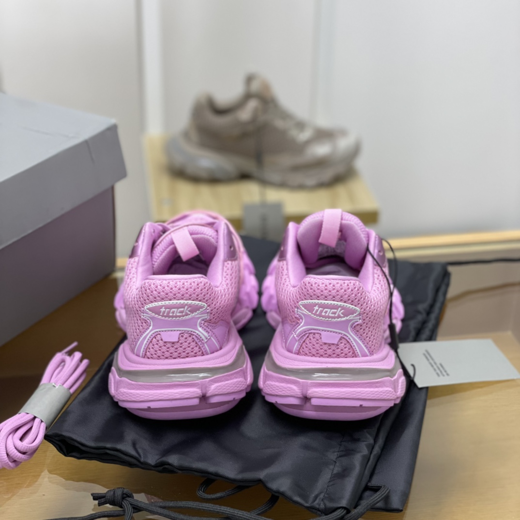 BALENCIAGA巴黎世家   巴黎22夏季新品TRACK.3  粉色/黑色/杏色网布运动鞋