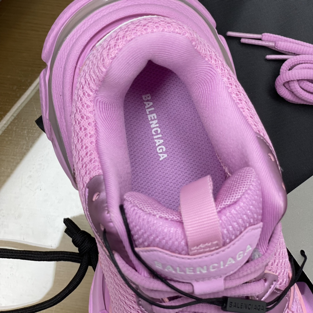 BALENCIAGA巴黎世家   巴黎22夏季新品TRACK.3  粉色/黑色/杏色网布运动鞋