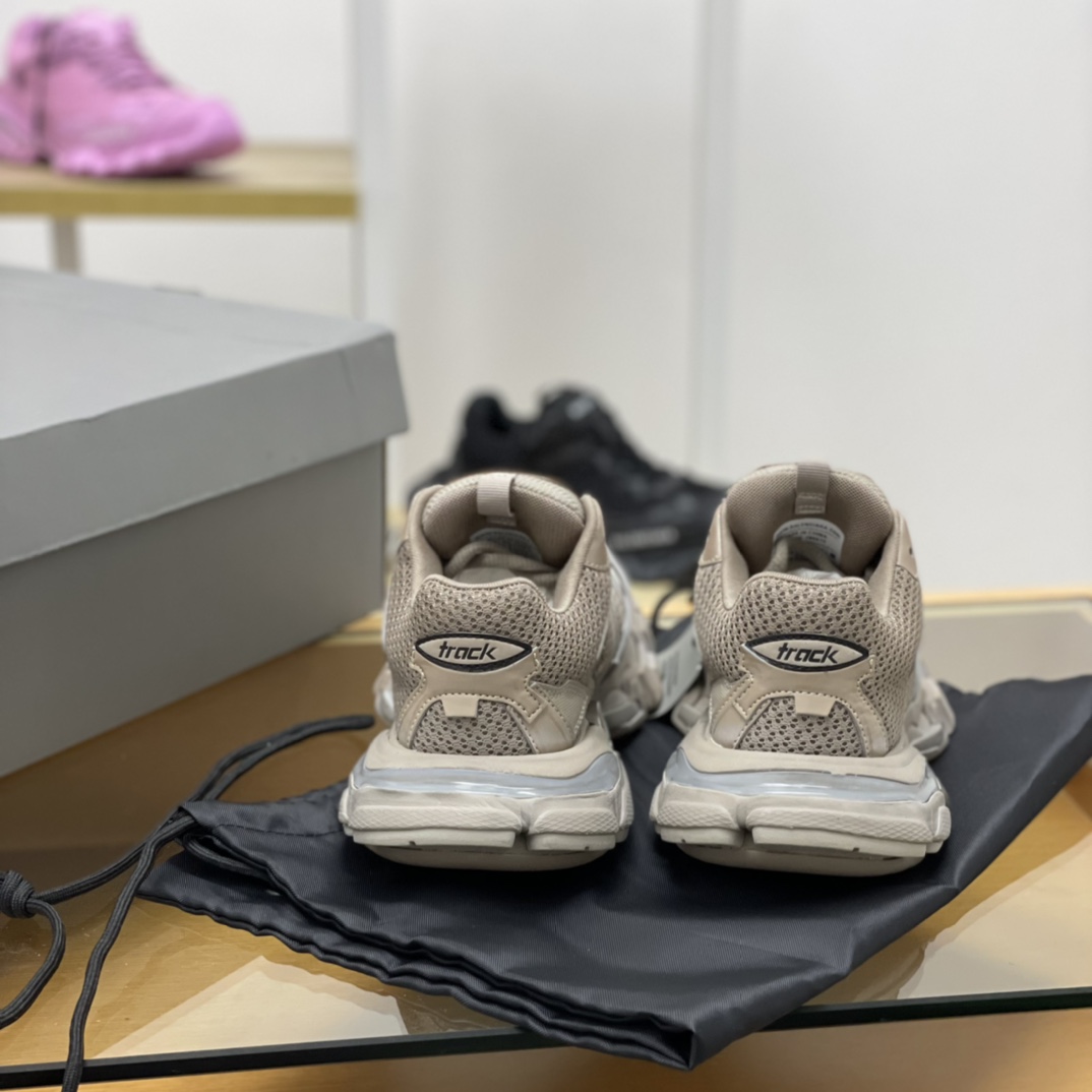 BALENCIAGA巴黎世家   巴黎22夏季新品TRACK.3  粉色/黑色/杏色网布运动鞋