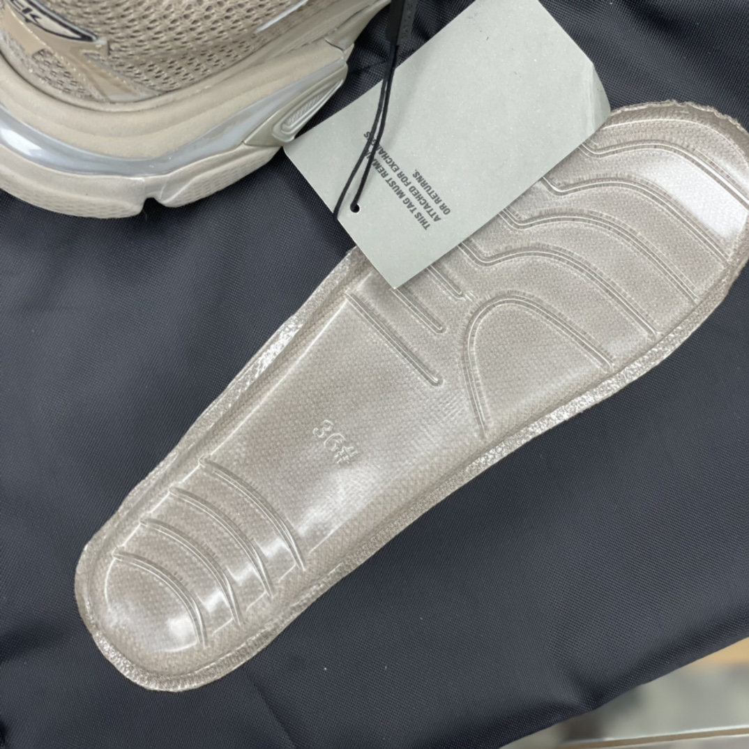 BALENCIAGA巴黎世家   巴黎22夏季新品TRACK.3  粉色/黑色/杏色网布运动鞋