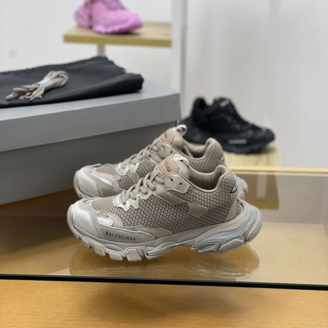 BALENCIAGA巴黎世家   巴黎22夏季新品TRACK.3  粉色/黑色/杏色网布运动鞋