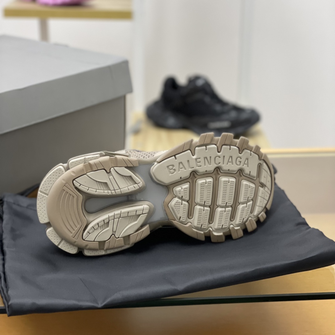 BALENCIAGA巴黎世家   巴黎22夏季新品TRACK.3  粉色/黑色/杏色网布运动鞋