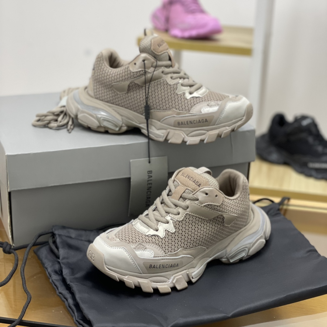 BALENCIAGA巴黎世家   巴黎22夏季新品TRACK.3  粉色/黑色/杏色网布运动鞋