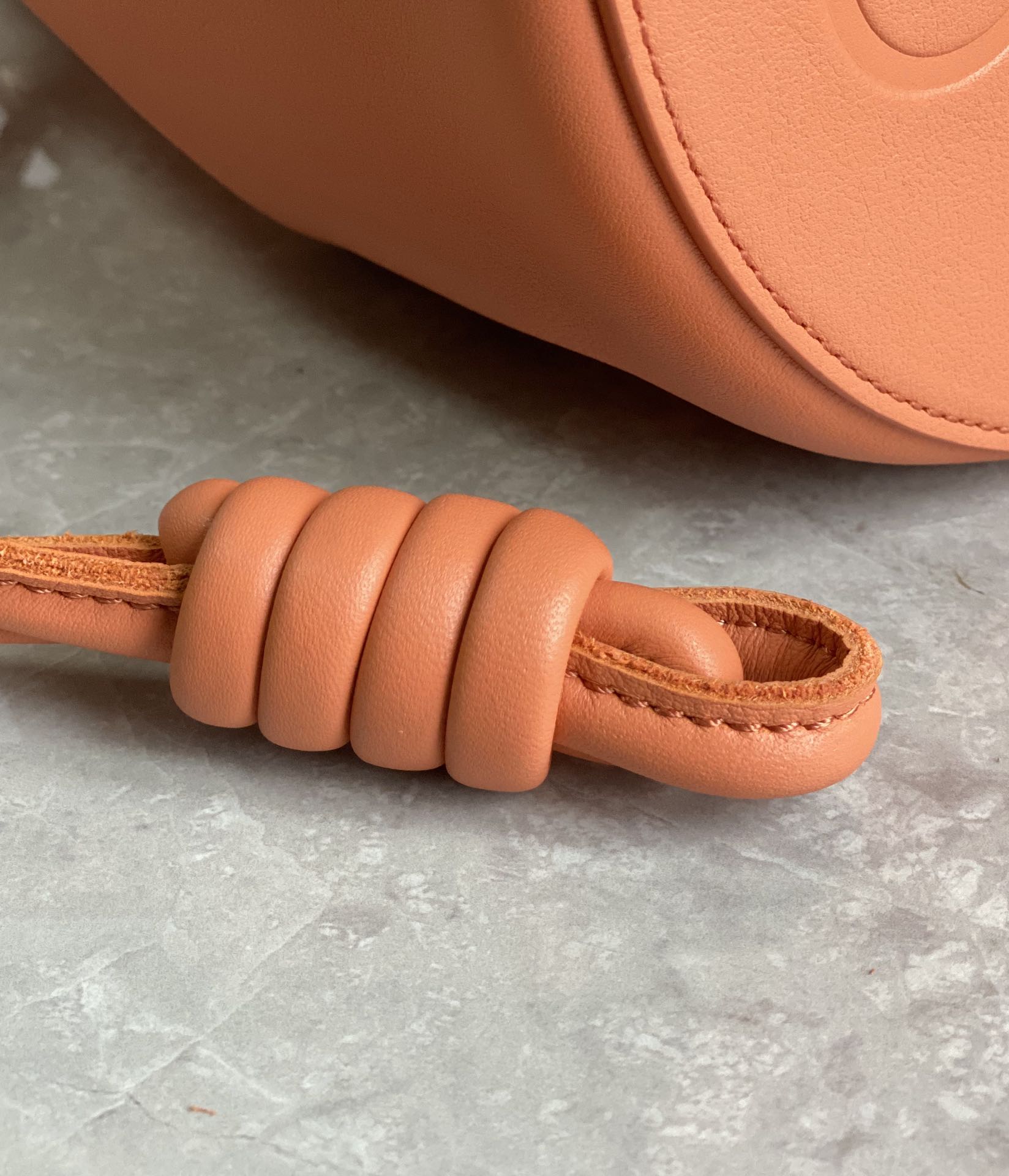 LOEWE罗意威 Sailor 抽绳水桶包 0678橘色